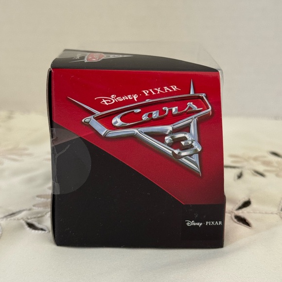 Disney Store 2017 Cast Member Exclusive Lightning McQueen - Picture 4 of 6